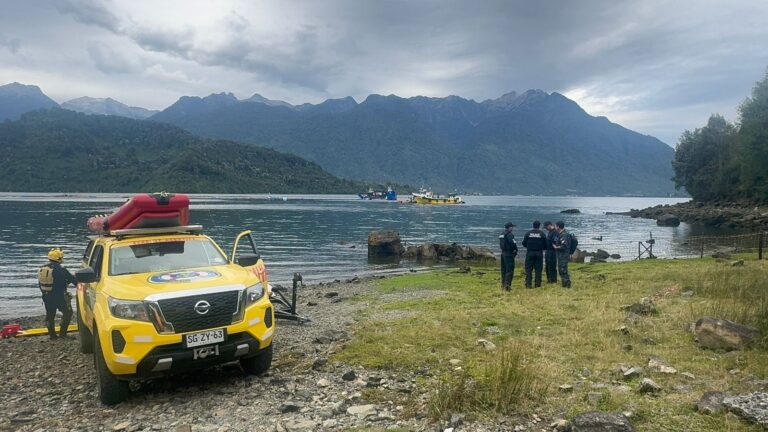 Cinco-personas-permanecen-desaparecidas-tras-hundimiento-de-embarcacion-en-el-Estuario-de-Reloncavi