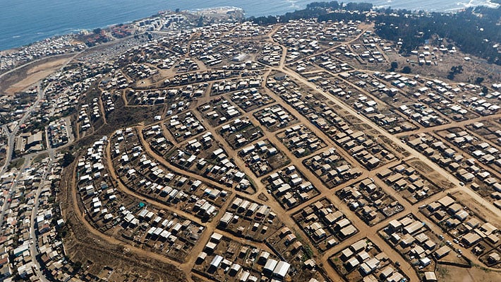 Con despliegue policial y maquinaria pesada, este jueves se inició el operativo en el Cerro Centinela, donde más de 2.000 familias ocupan terrenos privados, mientras la autoridad regional advierte que el procedimiento se extenderá por varias semanas y no estará exento de complejidades.